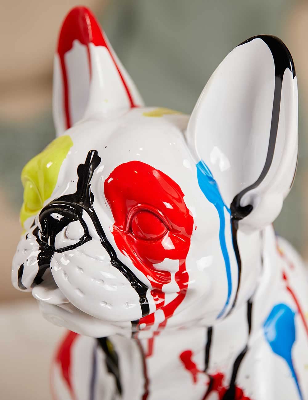 Escultura de Bulldog francés pintada a mano