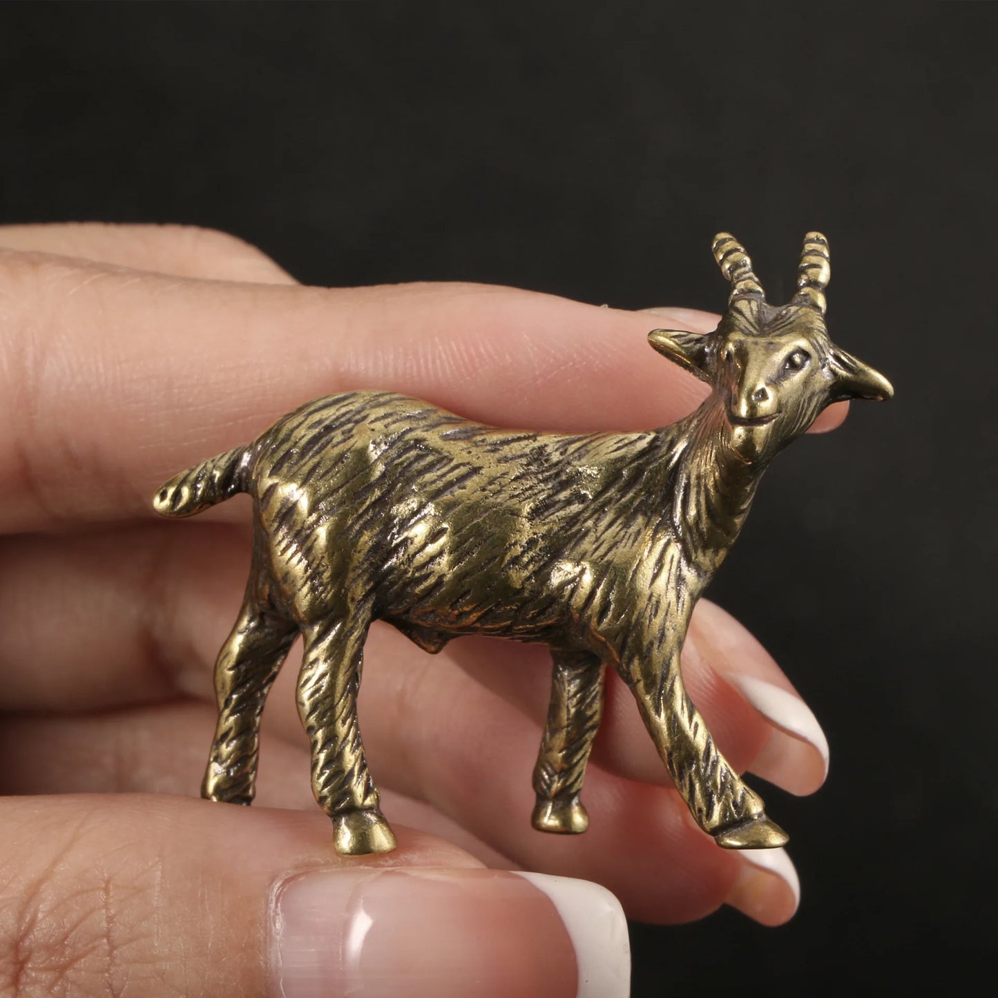 Cabra de Latón Ancestral – Miniatura Coleccionable de Animal Art