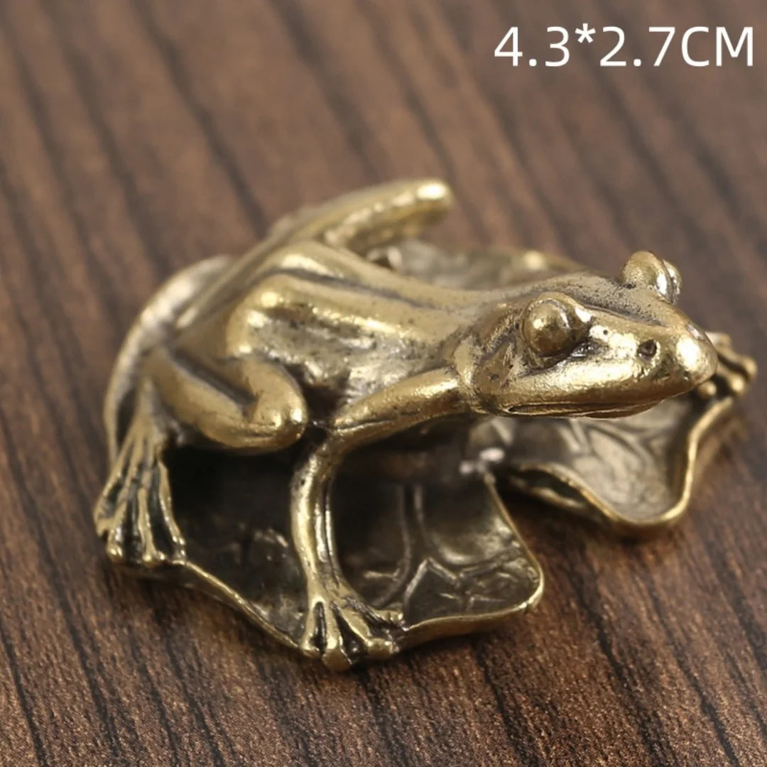 Rana de Latón Mística – Miniatura Coleccionable de Animal Art