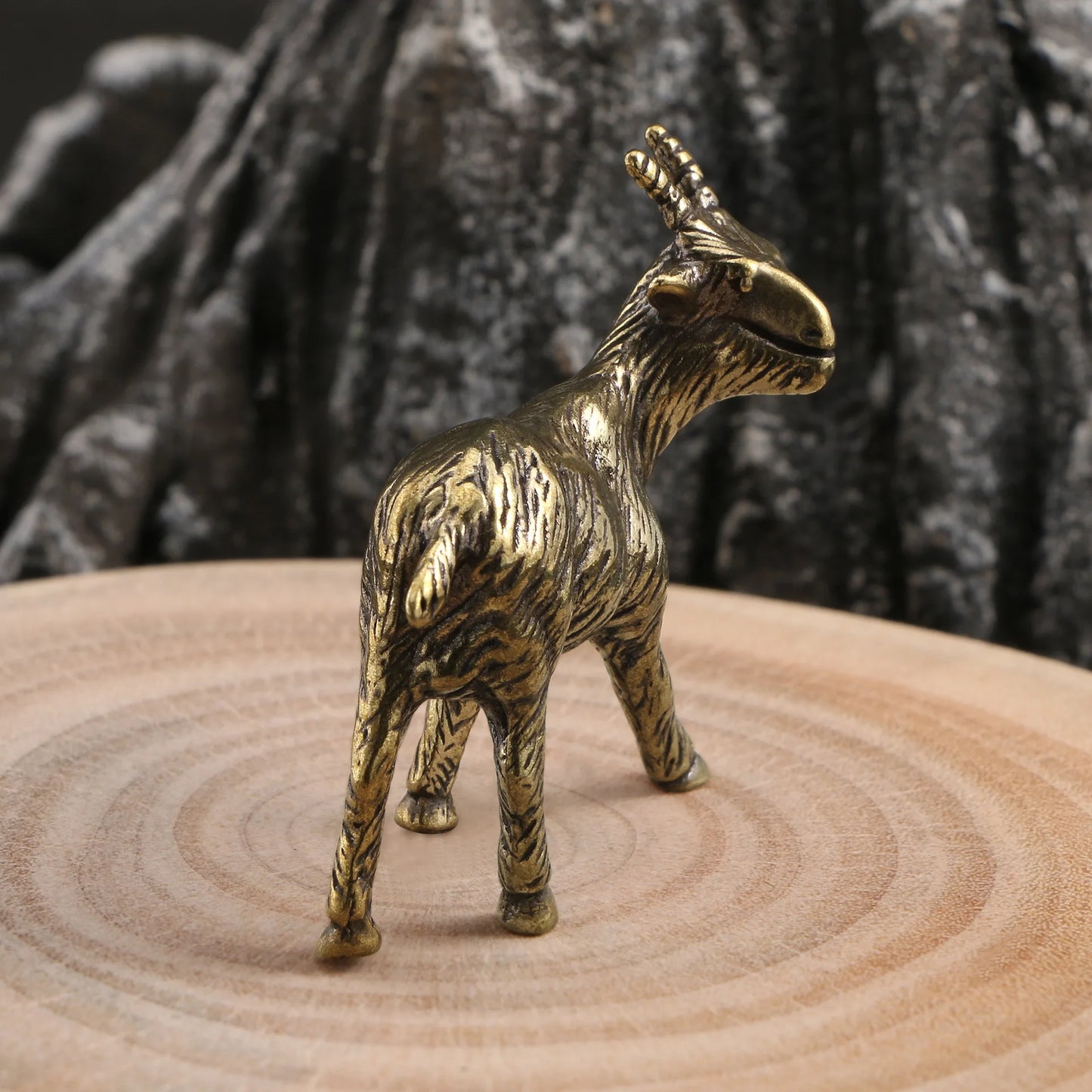 Cabra de Latón Ancestral – Miniatura Coleccionable de Animal Art