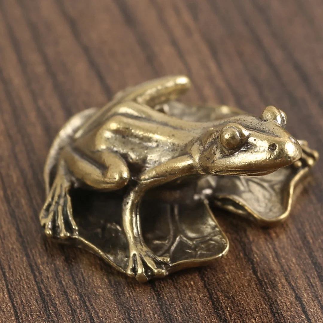 Rana de Latón Mística – Miniatura Coleccionable de Animal Art