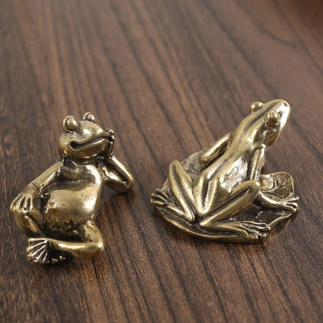Rana de Latón Mística – Miniatura Coleccionable de Animal Art