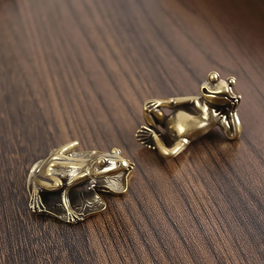 Rana de Latón Mística – Miniatura Coleccionable de Animal Art