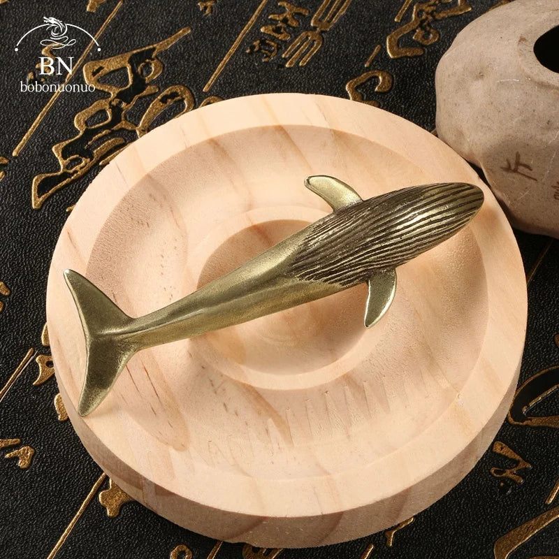 Ballena Azul de Latón Eterna – Miniatura Coleccionable de Animal Art